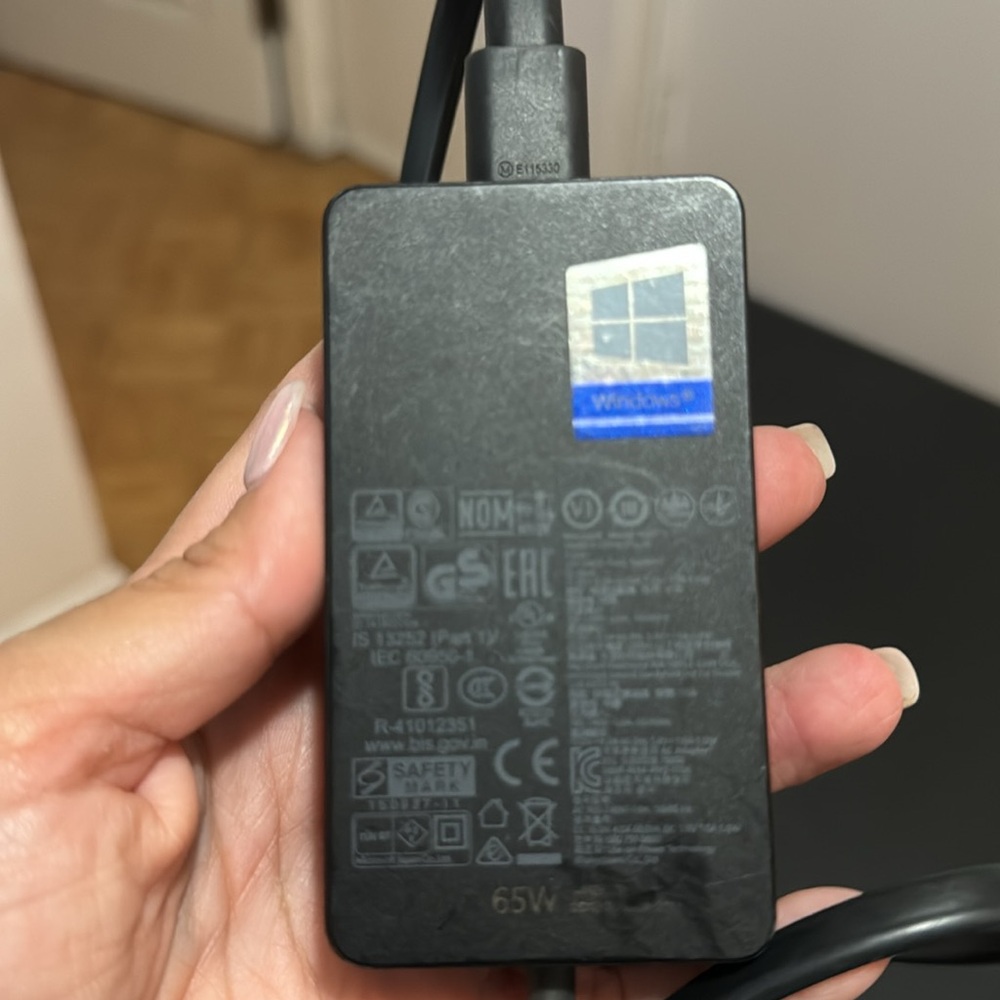 Microsoft surface charging cable - Picture 2 of 3
